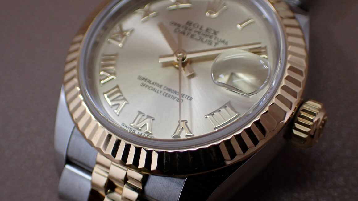 腕元を華やかに　色褪せないデイトジャスト