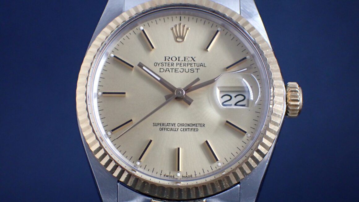 裏蓋シールも残ってます