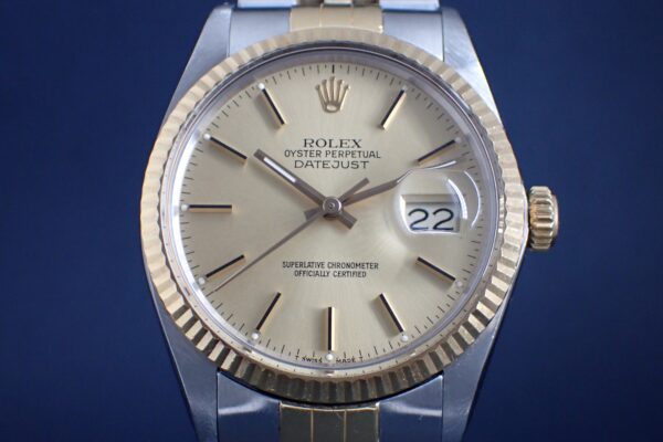 裏蓋シールも残ってます