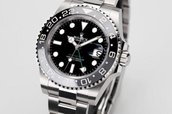 人気の一本が神戸店限定でクリアランス価格に！（Ref.126710GRNR)